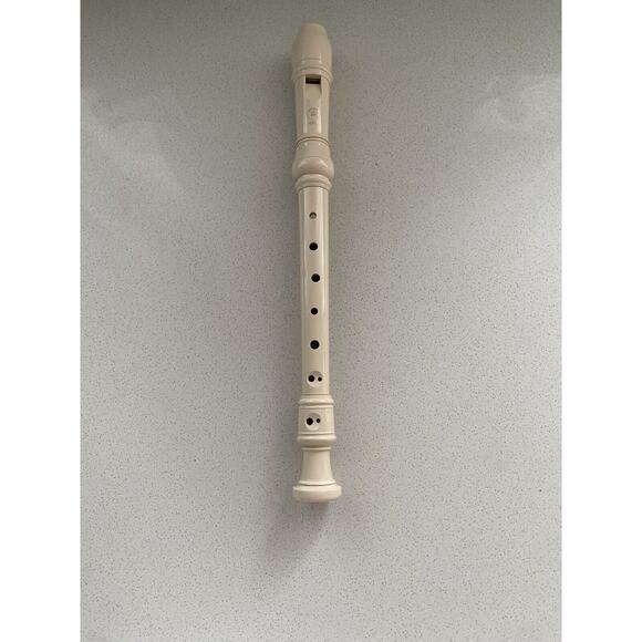 Yamaha YRS-24B Soprano Recorder - Off White - Picture 1 of 3